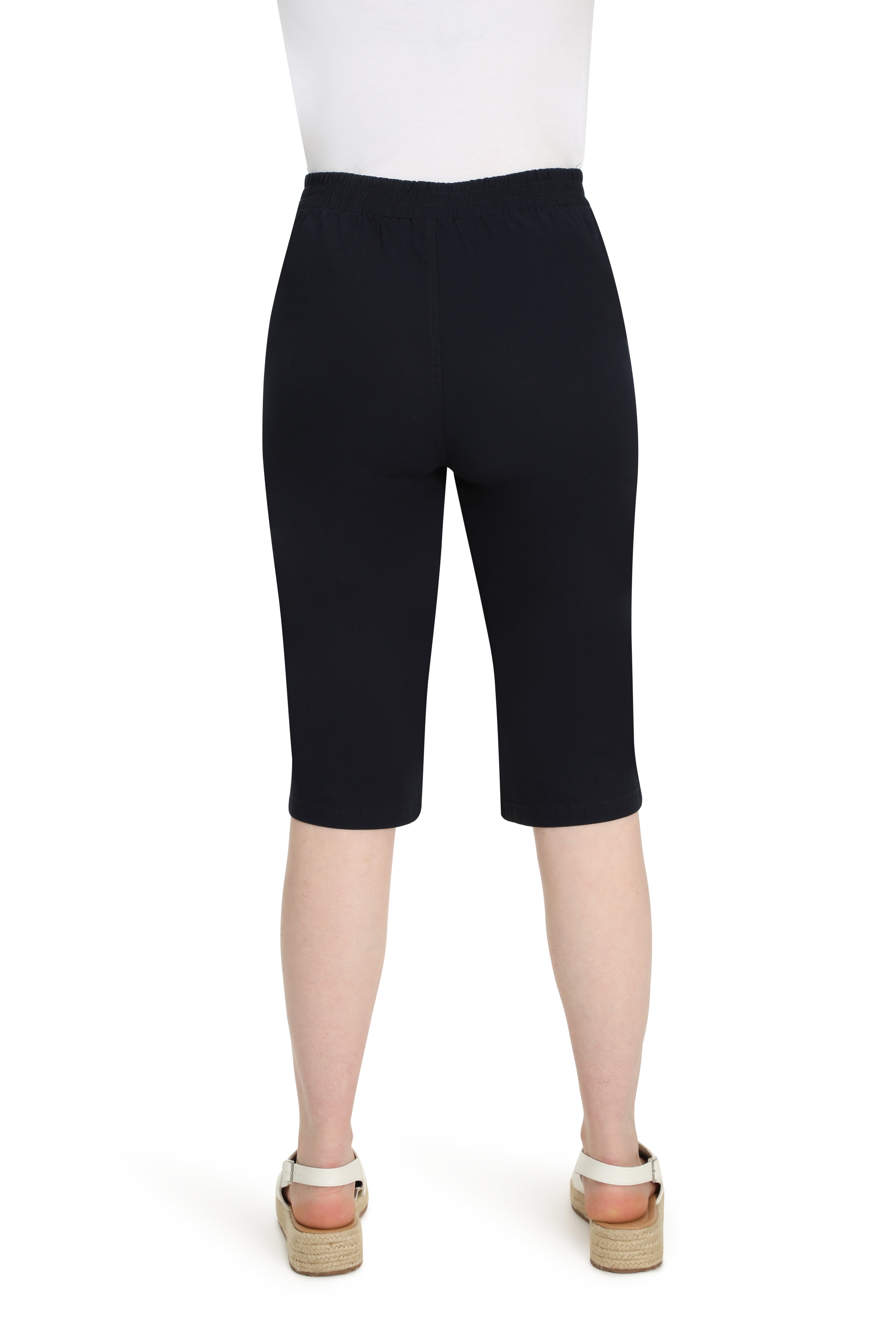 Boat Pants Below Knee in Navy