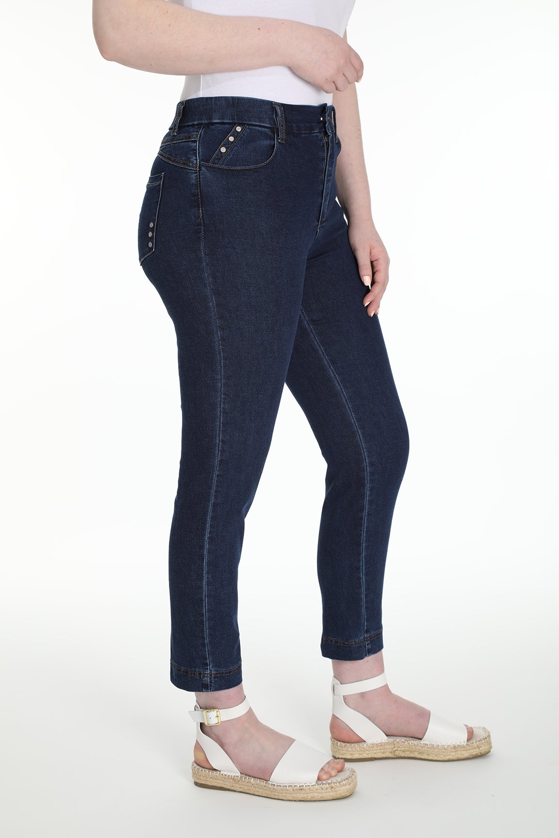 Tapered Capri Jean Wonder Denim in Blue