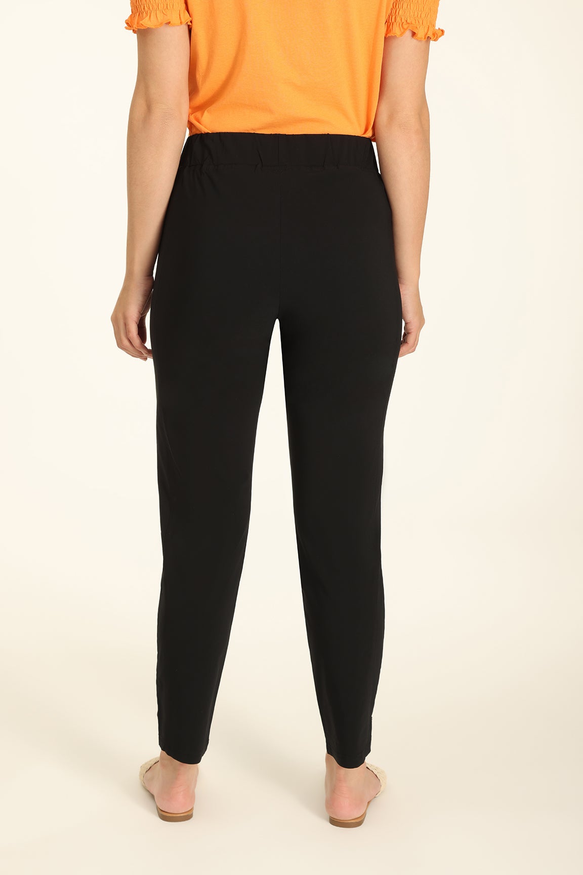 Micro Stretch Short Pant in Black